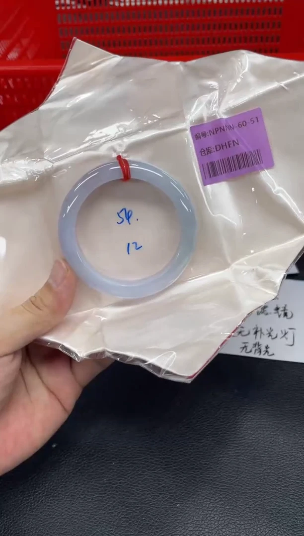 翡翠手镯未镶嵌翡翠手镯