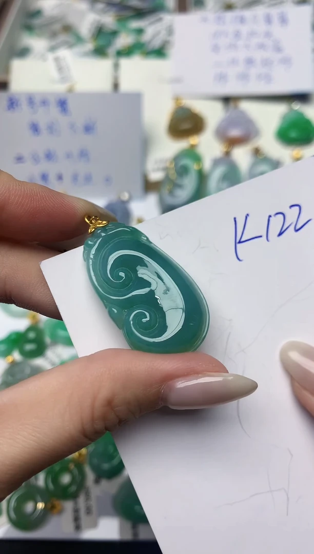 翡翠18K金镶嵌颈饰天然缅甸A货翡翠