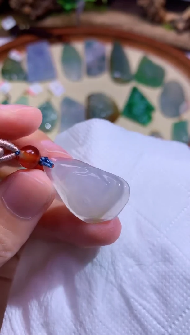 颈饰未镶嵌翡翠