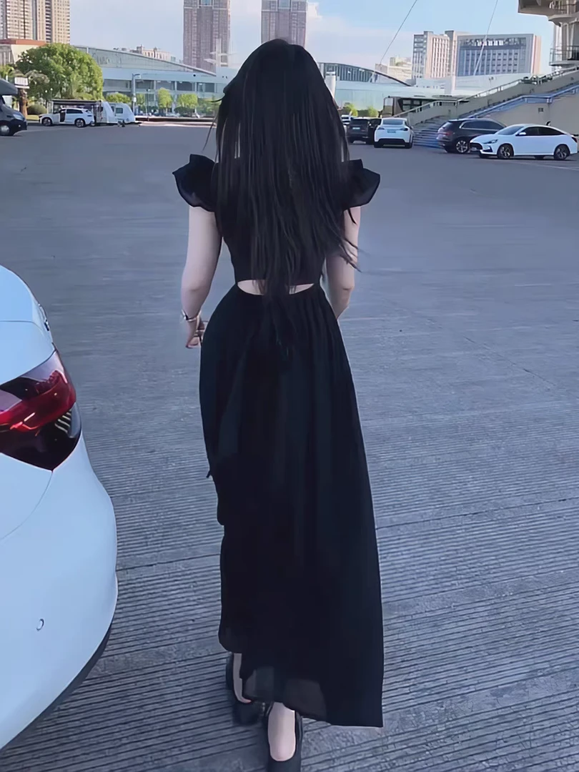 夏季2025新款黑色露腰度假风连衣裙设计感收腰显瘦飞飞袖赫本长裙