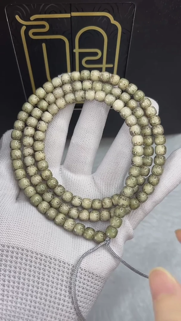 手串星月菩提小驼包7x6.c592