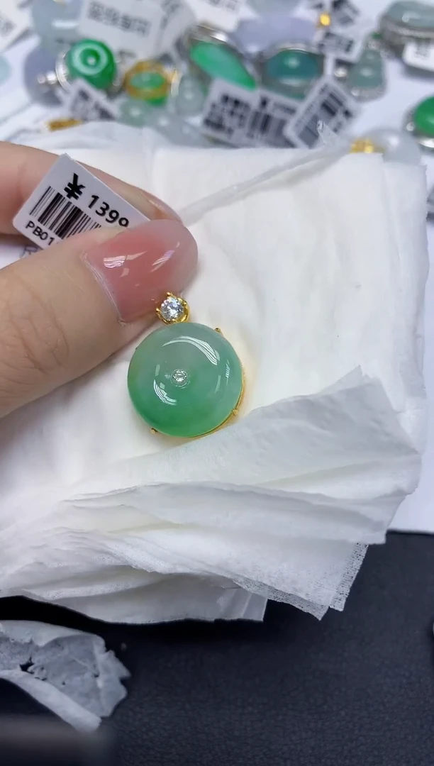 颈饰未镶嵌翡翠天然缅甸翡翠A货多样性发一件
