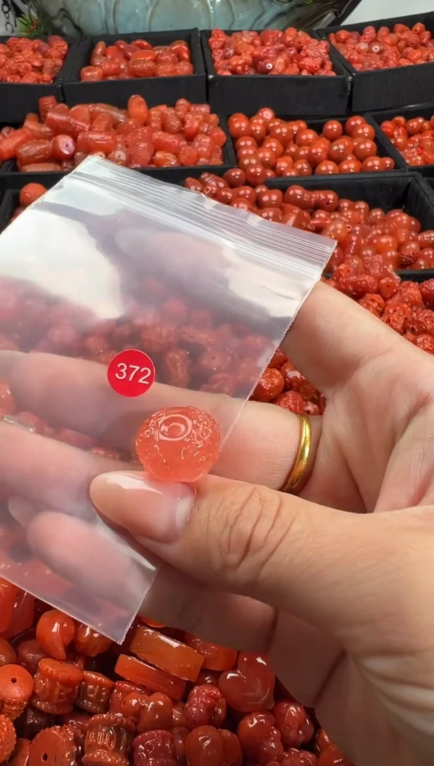 颈饰未镶嵌南红玛瑙1