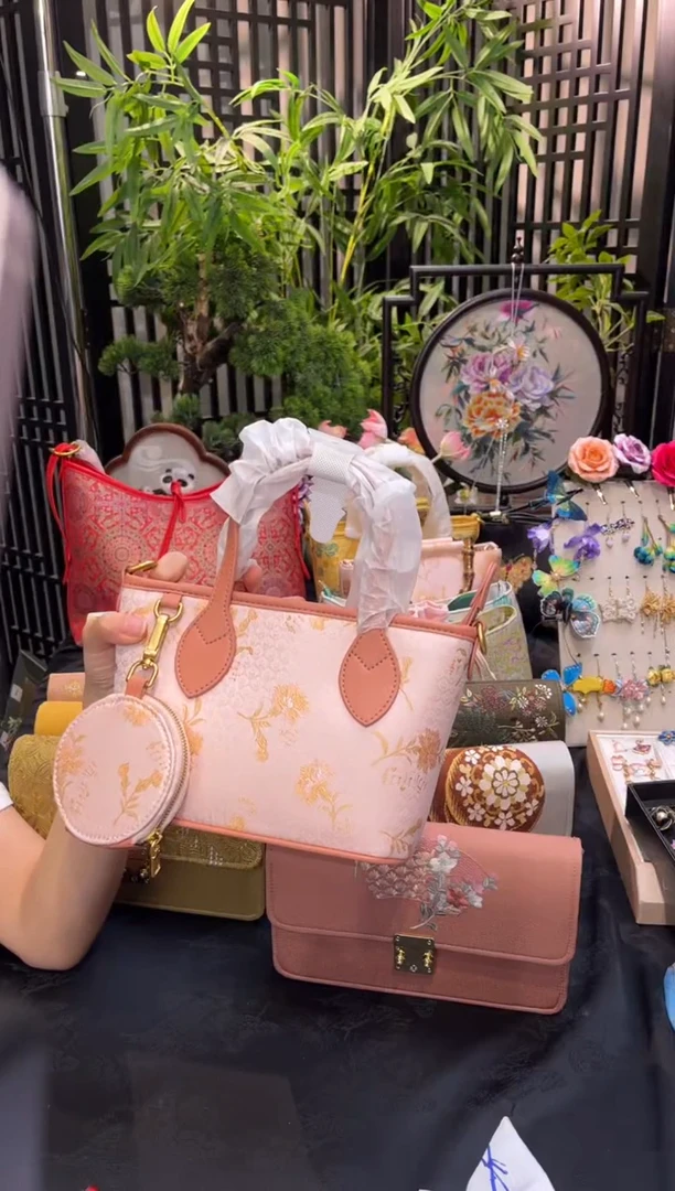 织绣玫*璐非遗苏绣手工饰品