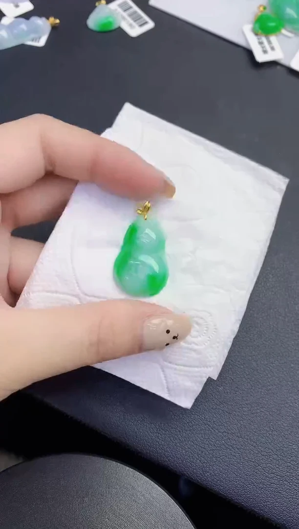 颈饰18K金镶嵌翡翠缅甸天然翡翠A货