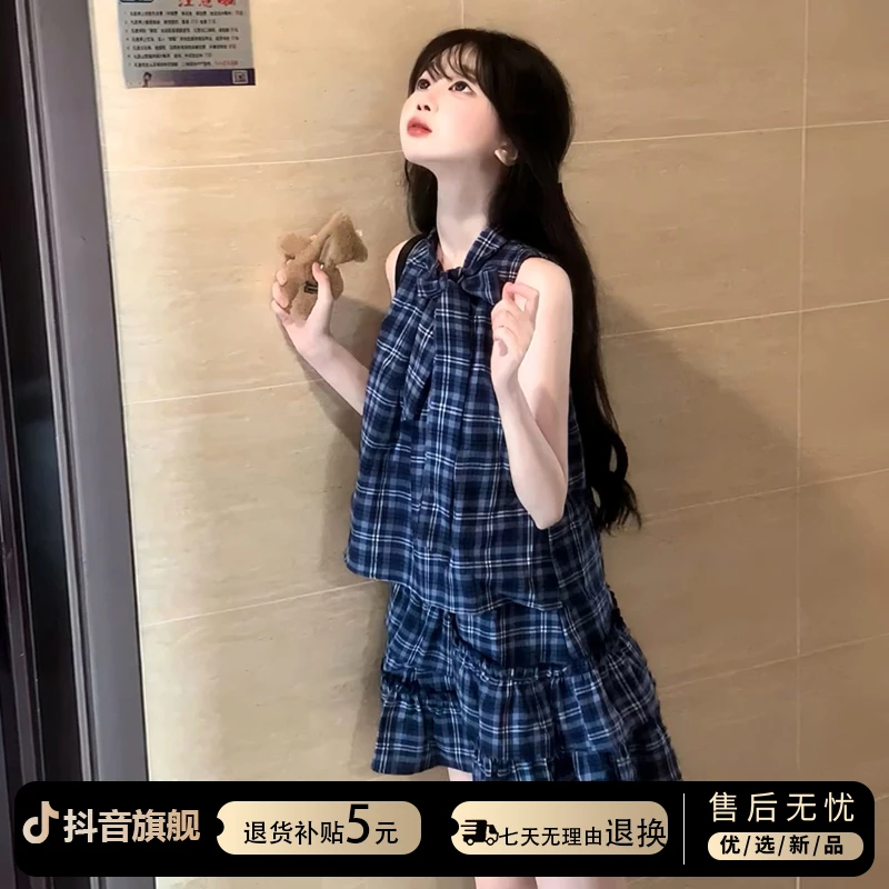 夏季2025新款荷叶边收腰蛋糕蓬蓬裙学院风蓝色格纹挂脖连衣裙子女