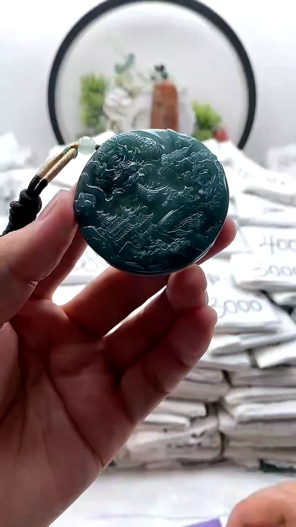 颈饰未镶嵌翡翠龙牌