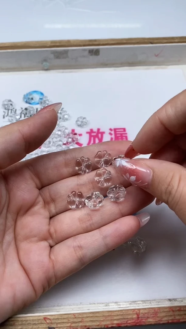 水晶珠宝半成品未镶嵌D908 白水晶 四叶草8个9.9元