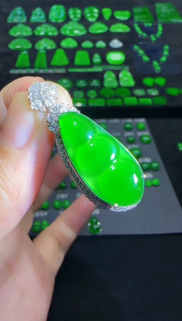 18K金镶嵌裸石翡翠福豆天然翡翠A货