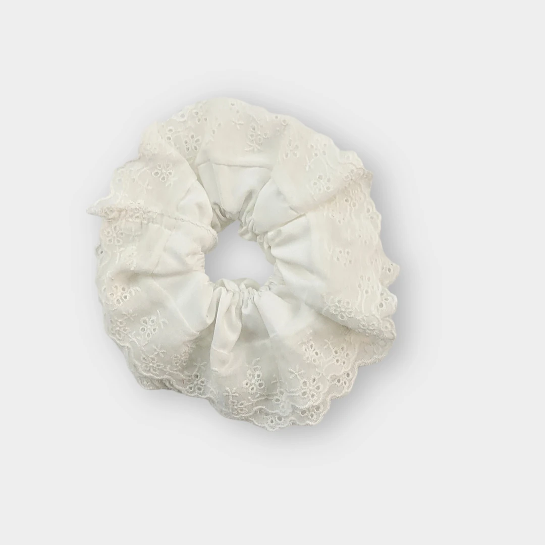 纯色镂空花朵大版发圈