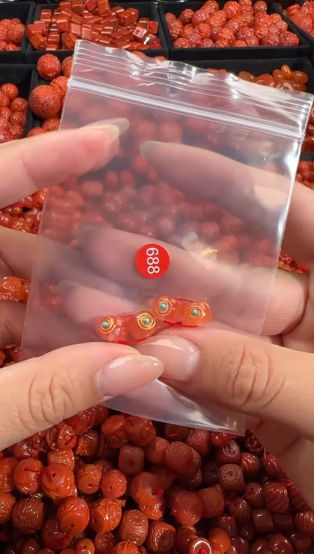 南红玛瑙未镶嵌颈饰1