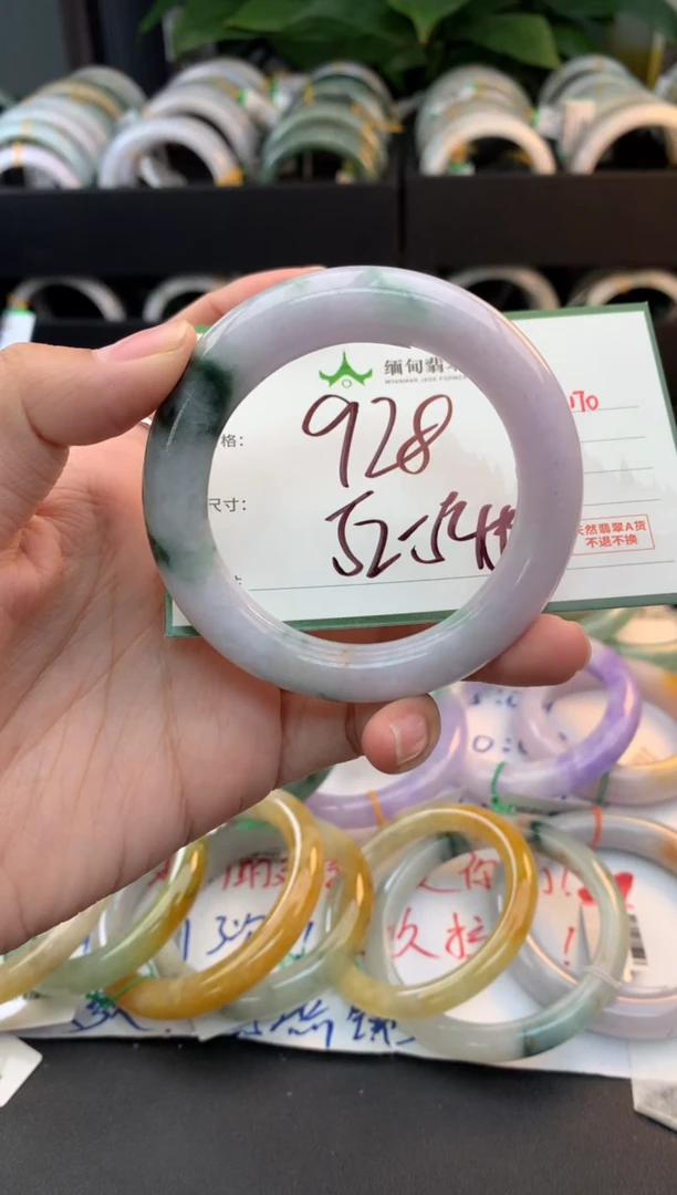 未镶嵌定制翡翠毛货需精细抛光+多人