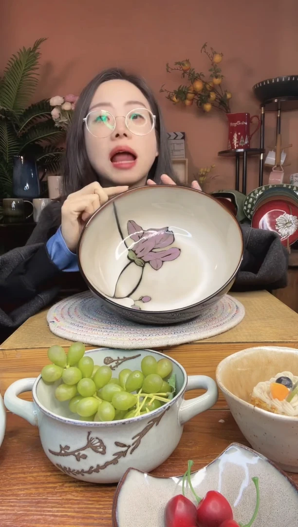 陶瓷9英寸手绘玉兰花紫色汤碗    微瑕疵