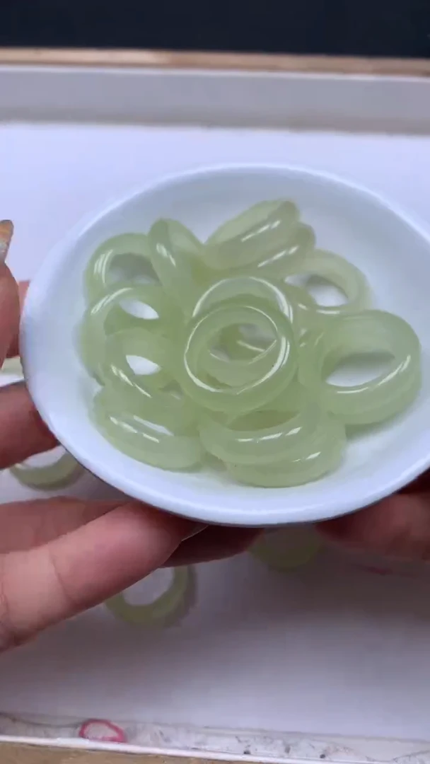 未镶嵌散珠玛瑙/玉髓A1920 冰 晴跑环内23*内16mm2颗9.9元