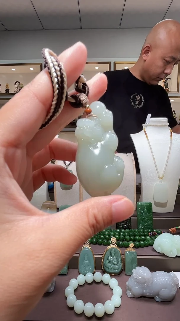 和田玉未镶嵌颈饰苏