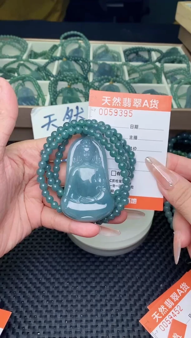 翡翠未镶嵌颈饰