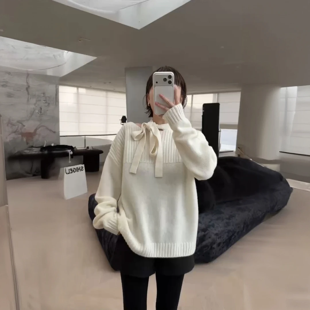 50655诗歌兰女装 2025冬款 米白色时尚百搭蝴蝶系带套头毛衣女