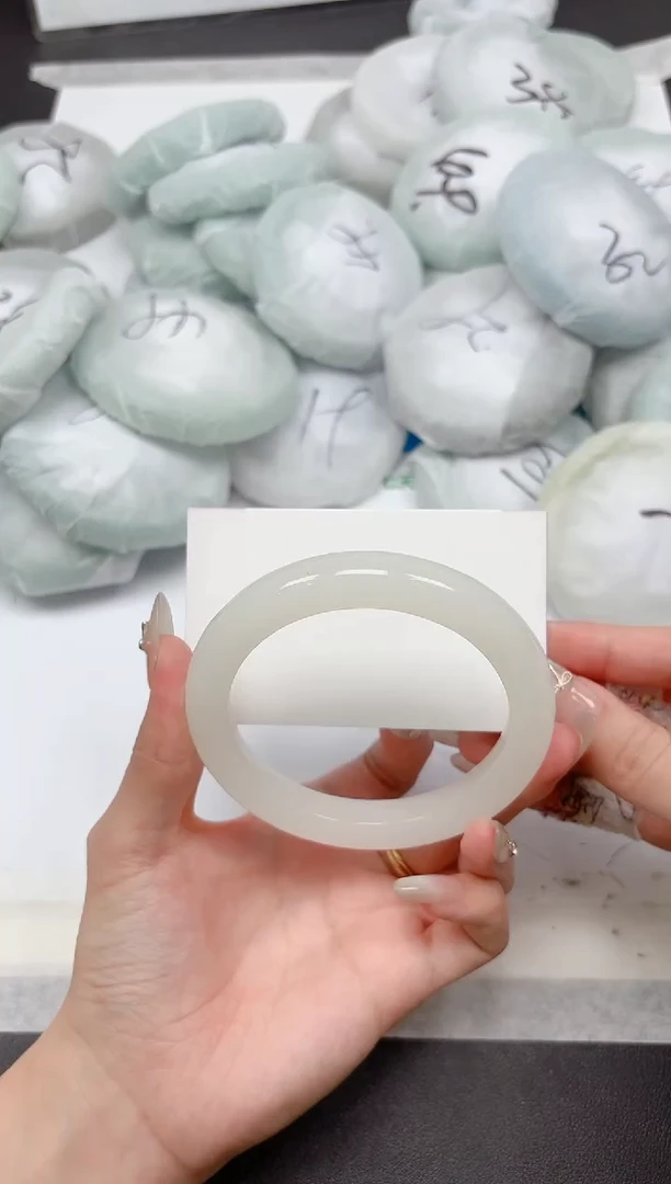 未镶嵌手镯石英质玉189-64.2