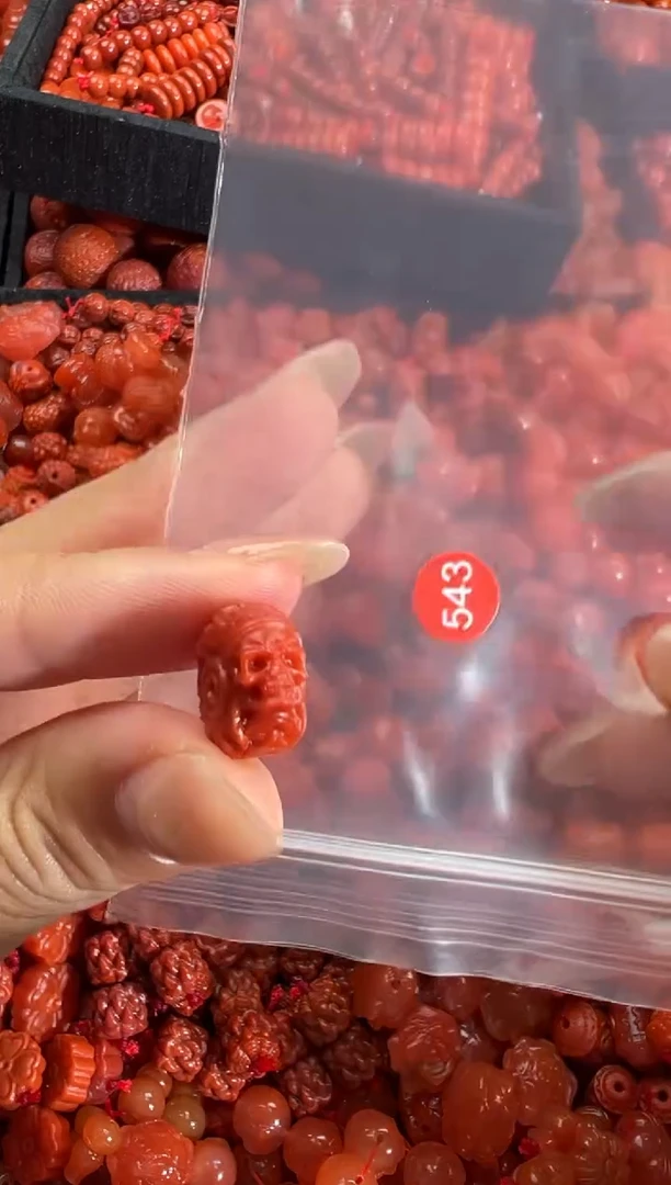 南红玛瑙未镶嵌颈饰1