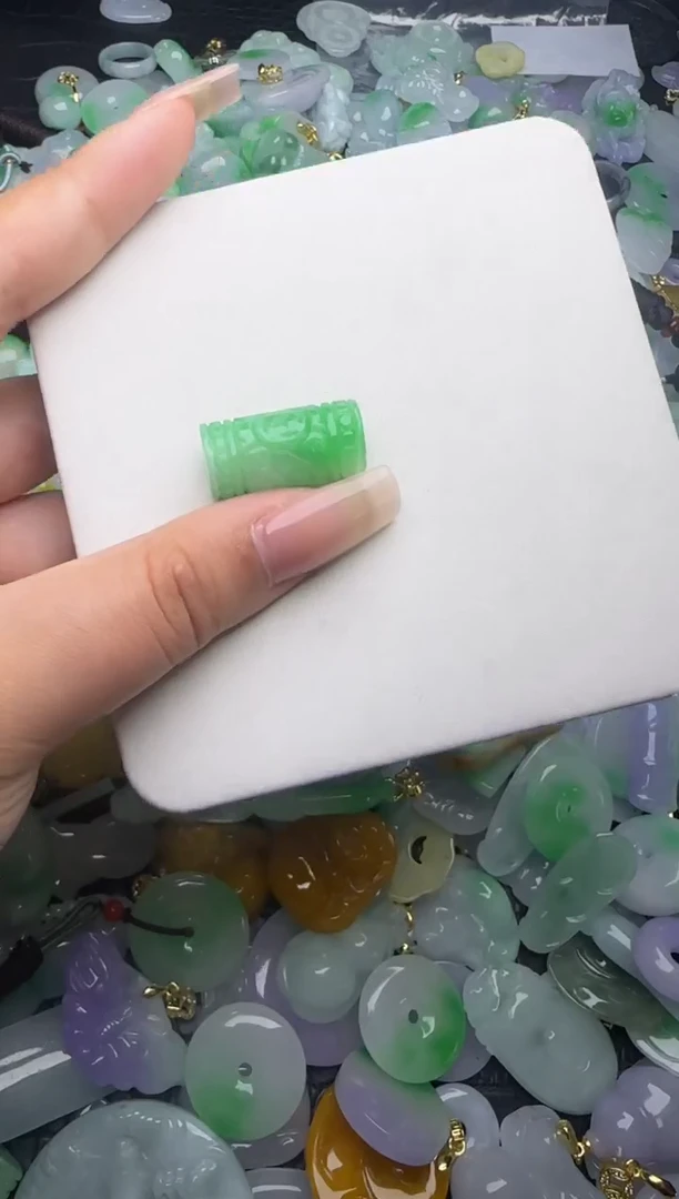 翡翠未镶嵌颈饰天然缅甸翡翠吊坠
