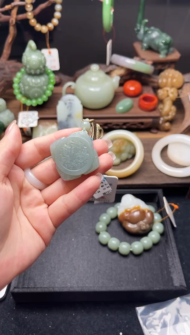 和田玉未镶嵌吊坠(不含链)吐拉牧场 饕餮9009376