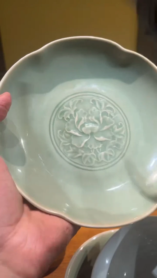 二级青釉花口盘1只