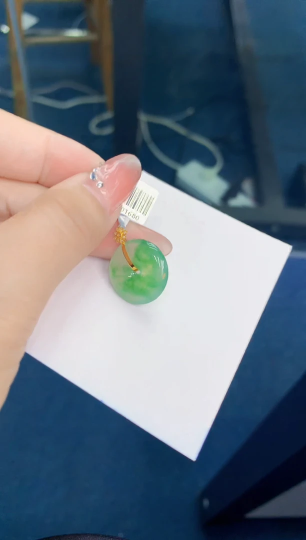 翡翠未镶嵌颈饰1