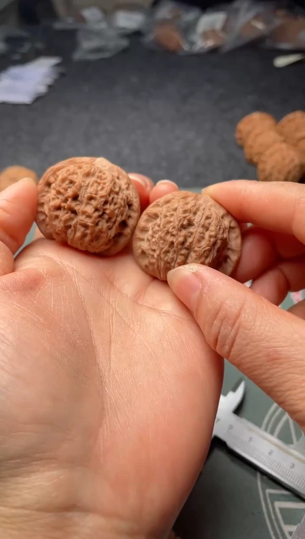 把件文玩核桃w134  血麒麟 37尺