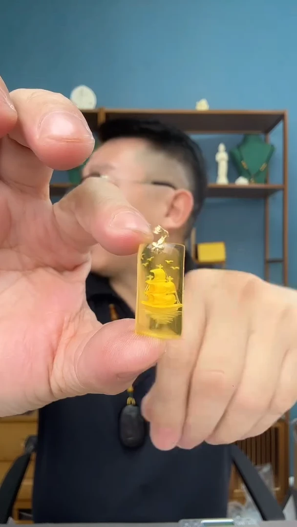 未镶嵌琥珀裸石55（有瑕介意勿拍）