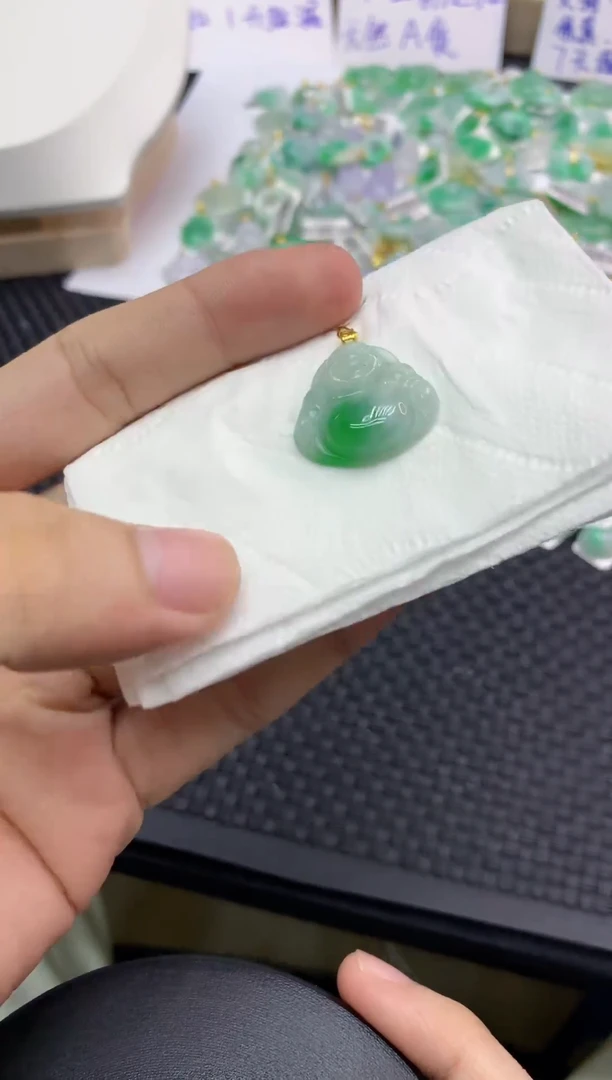 翡翠18K金镶嵌颈饰11111111