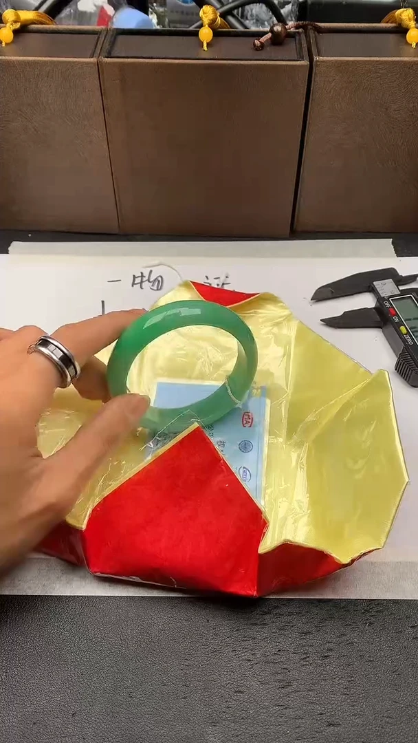 翡翠手镯未镶嵌97