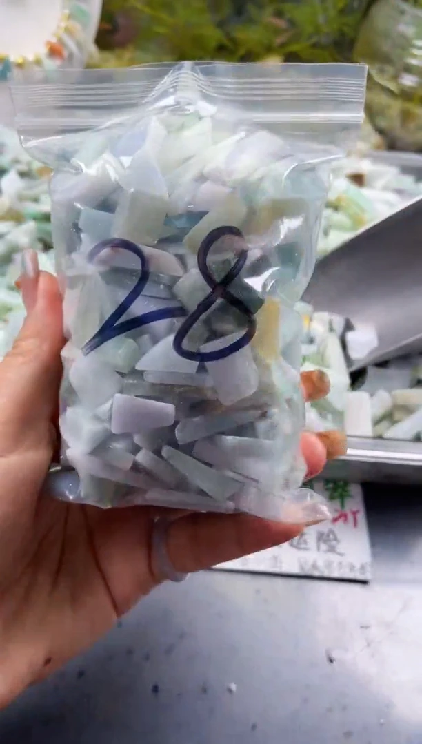 配石翡翠天然翡翠小号500克28