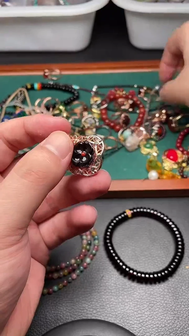 未镶嵌颈饰血珀多样性发货拍一发一