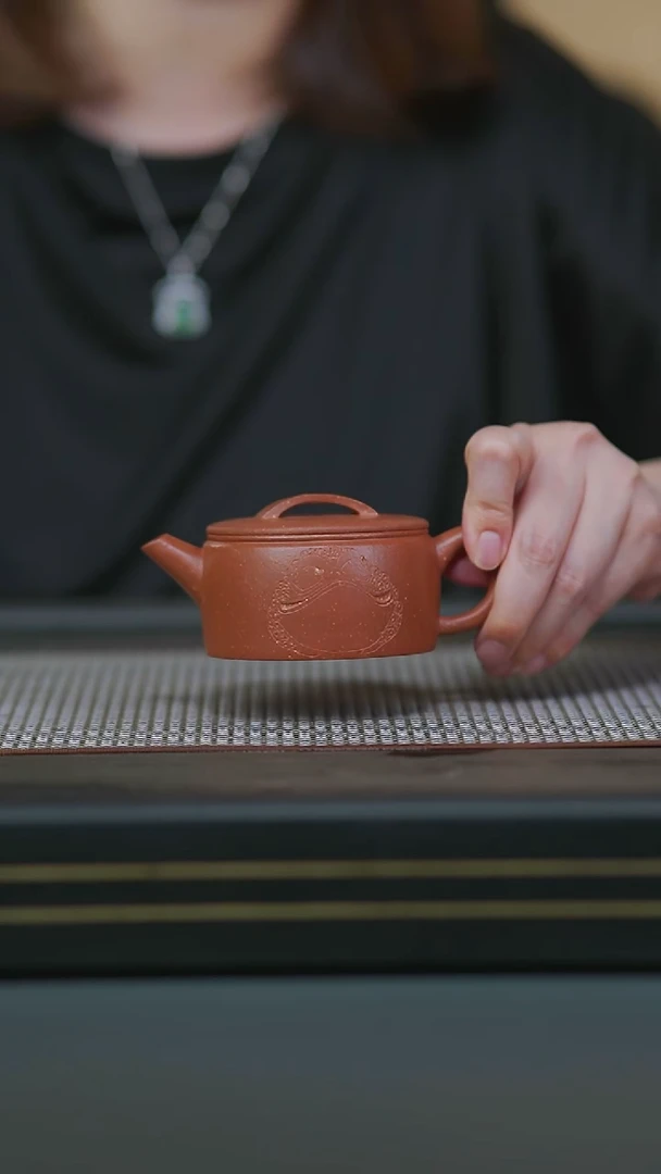 茶壶紫砂半手红降坡金蟾汉瓦150cc