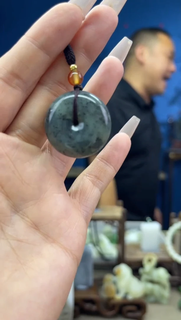 和田玉未镶嵌颈饰1