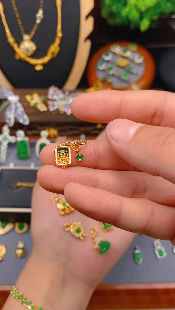 【闪购商品】翡翠吊坠(不含链)银S925镶嵌扎吉拉母