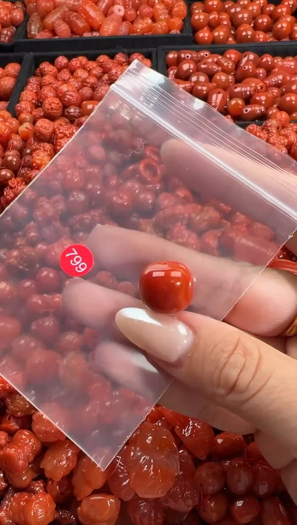 颈饰未镶嵌南红玛瑙1