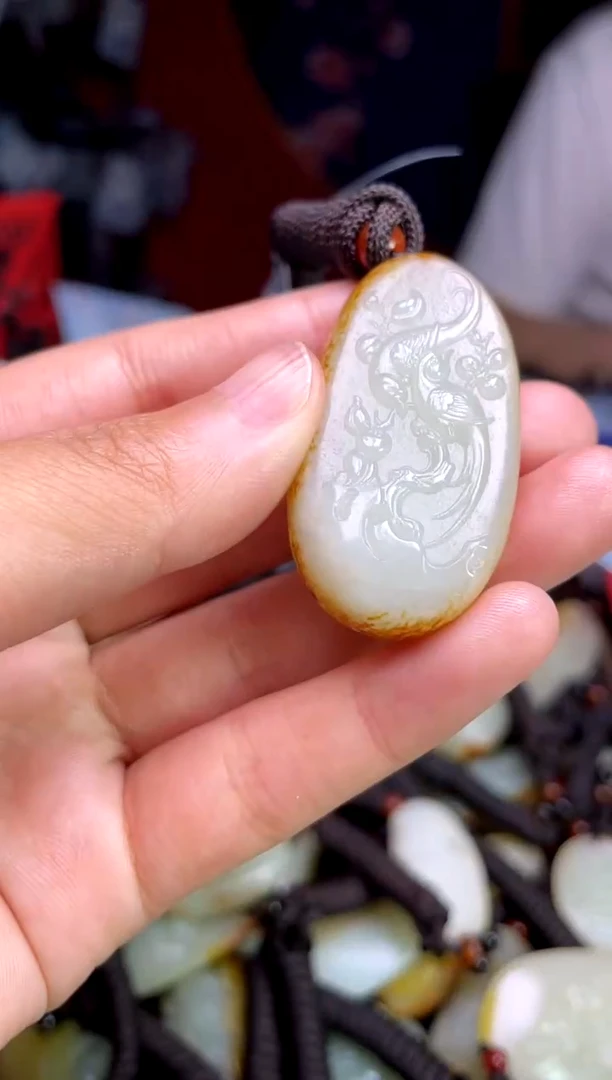 和田玉未镶嵌颈饰1