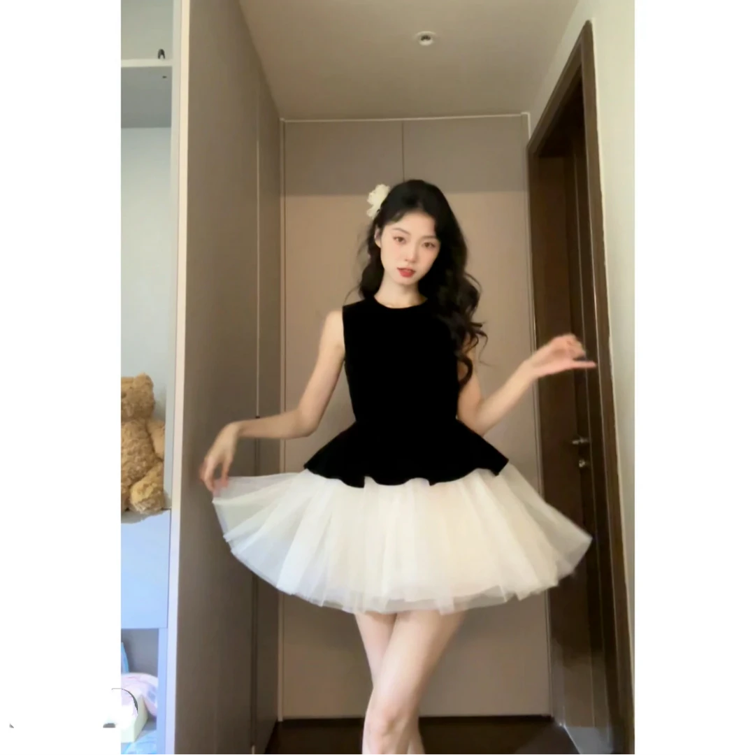 芭蕾风丝绒拼接背心连衣裙女新款撞色显瘦别致短裙潮