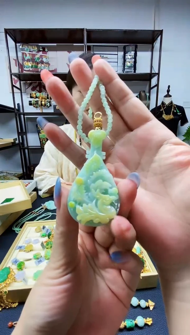颈饰未镶嵌翡翠吊坠