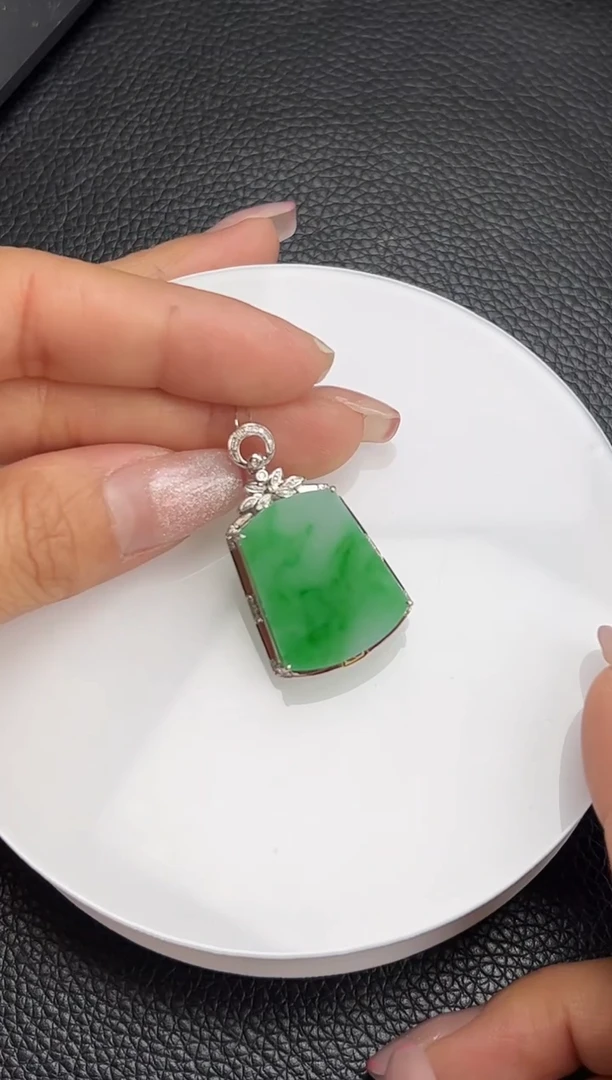 【闪购商品】翡翠颈饰18K金镶嵌YM849-2 无事牌