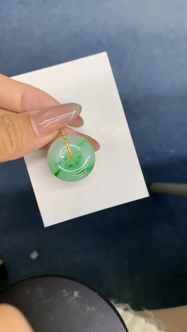 颈饰18K金镶嵌翡翠1