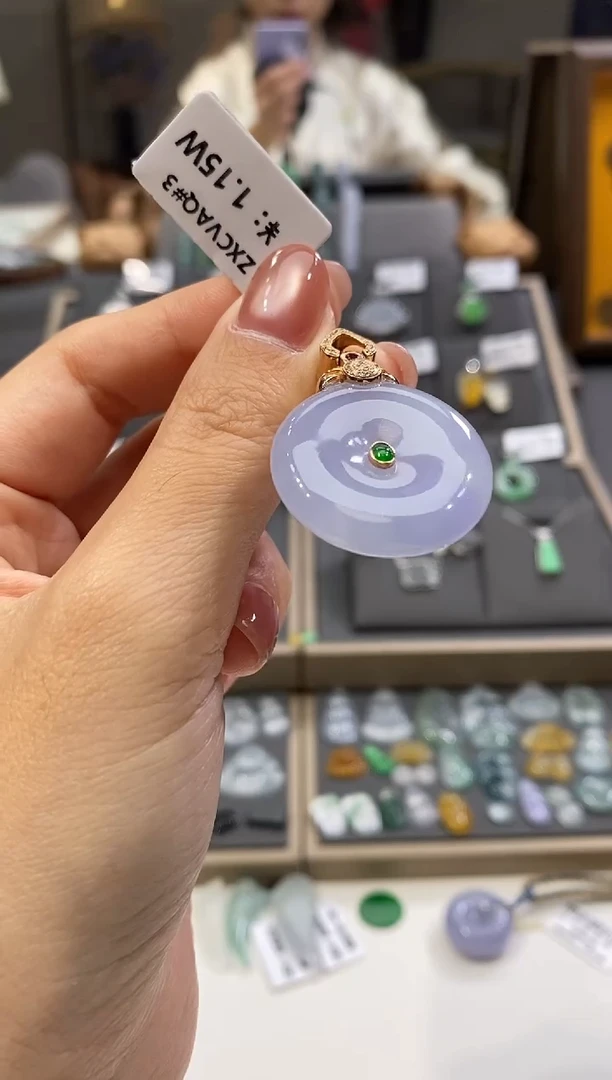 颈饰18K金镶嵌翡翠平安扣