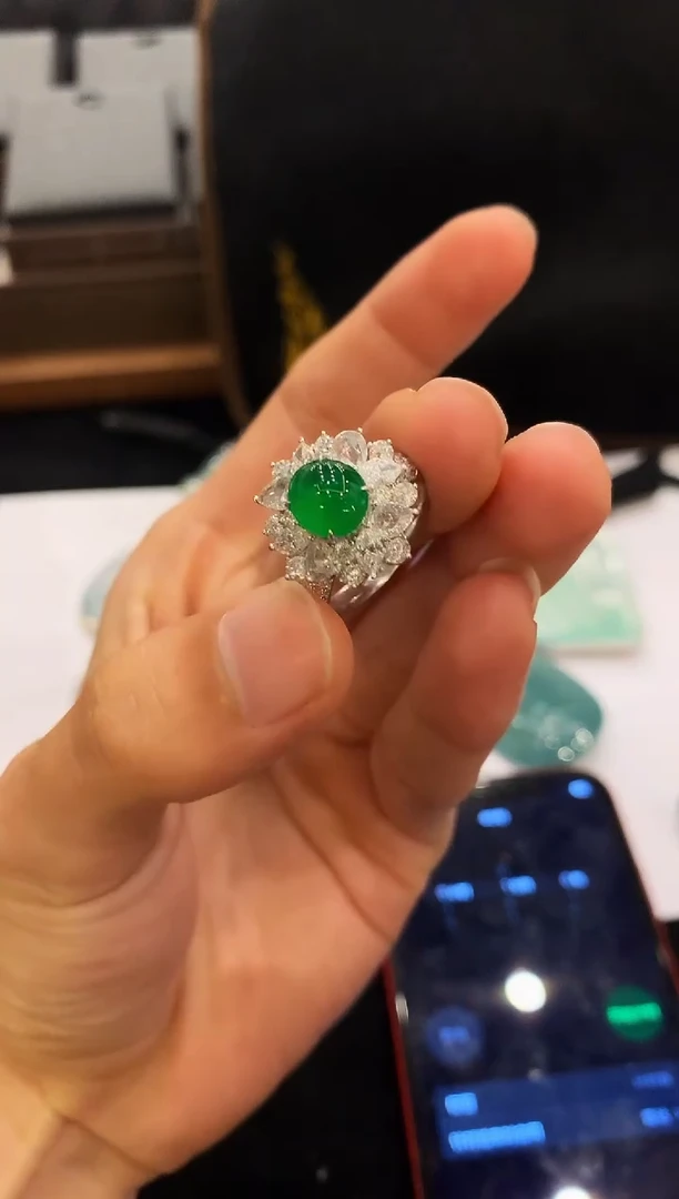 18K金镶嵌定制翡翠羊****?PA-蛋面