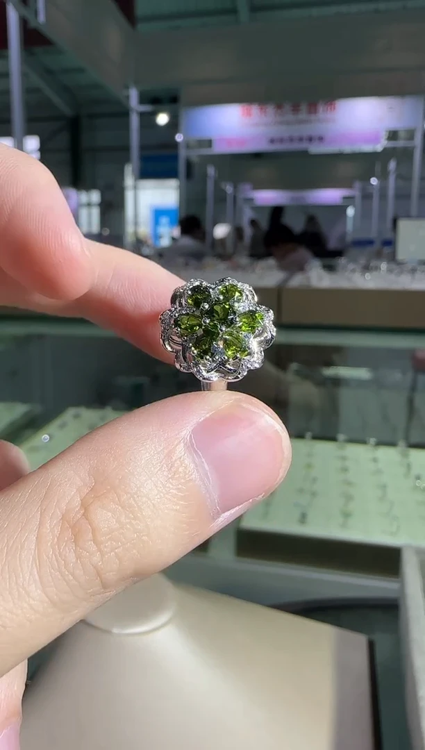 银S925镶嵌透辉石设计款花型