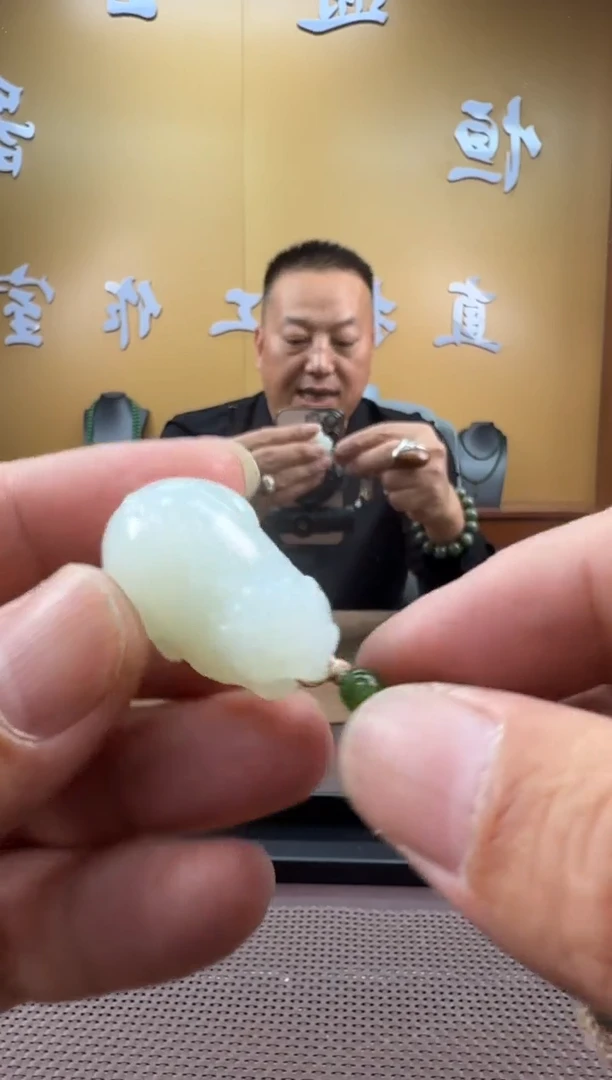 颈饰未镶嵌和田玉挂件