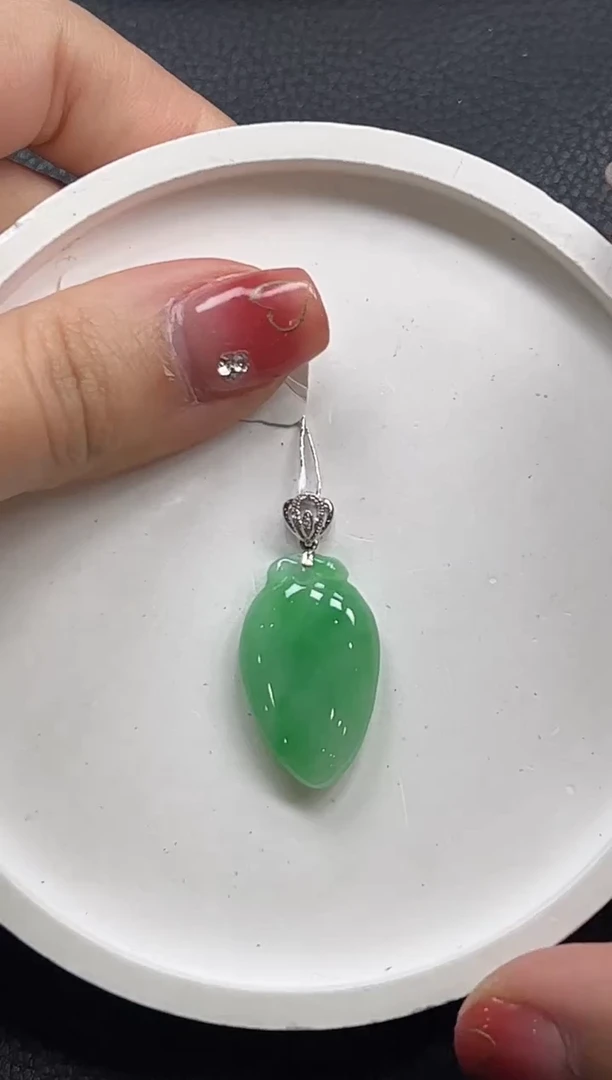 【闪购商品】翡翠颈饰18K金镶嵌福瓜