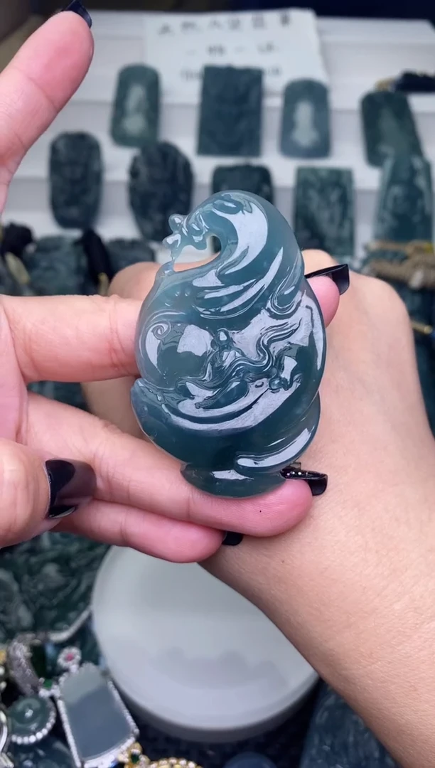 颈饰未镶嵌翡翠