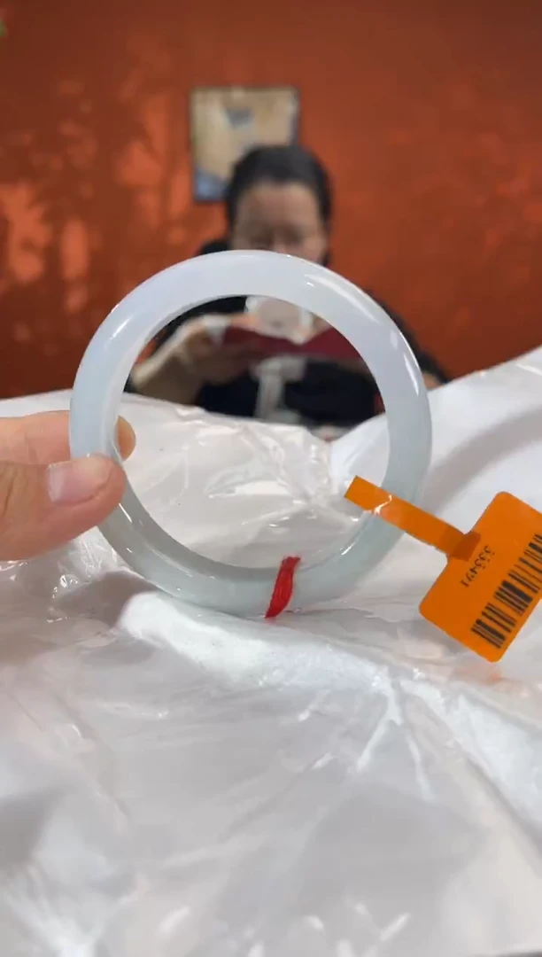 未镶嵌手镯翡翠4        圈口57