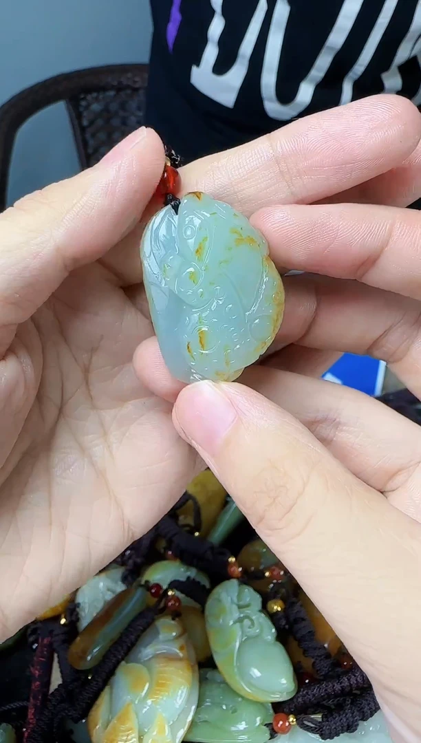 和田玉未镶嵌颈饰1